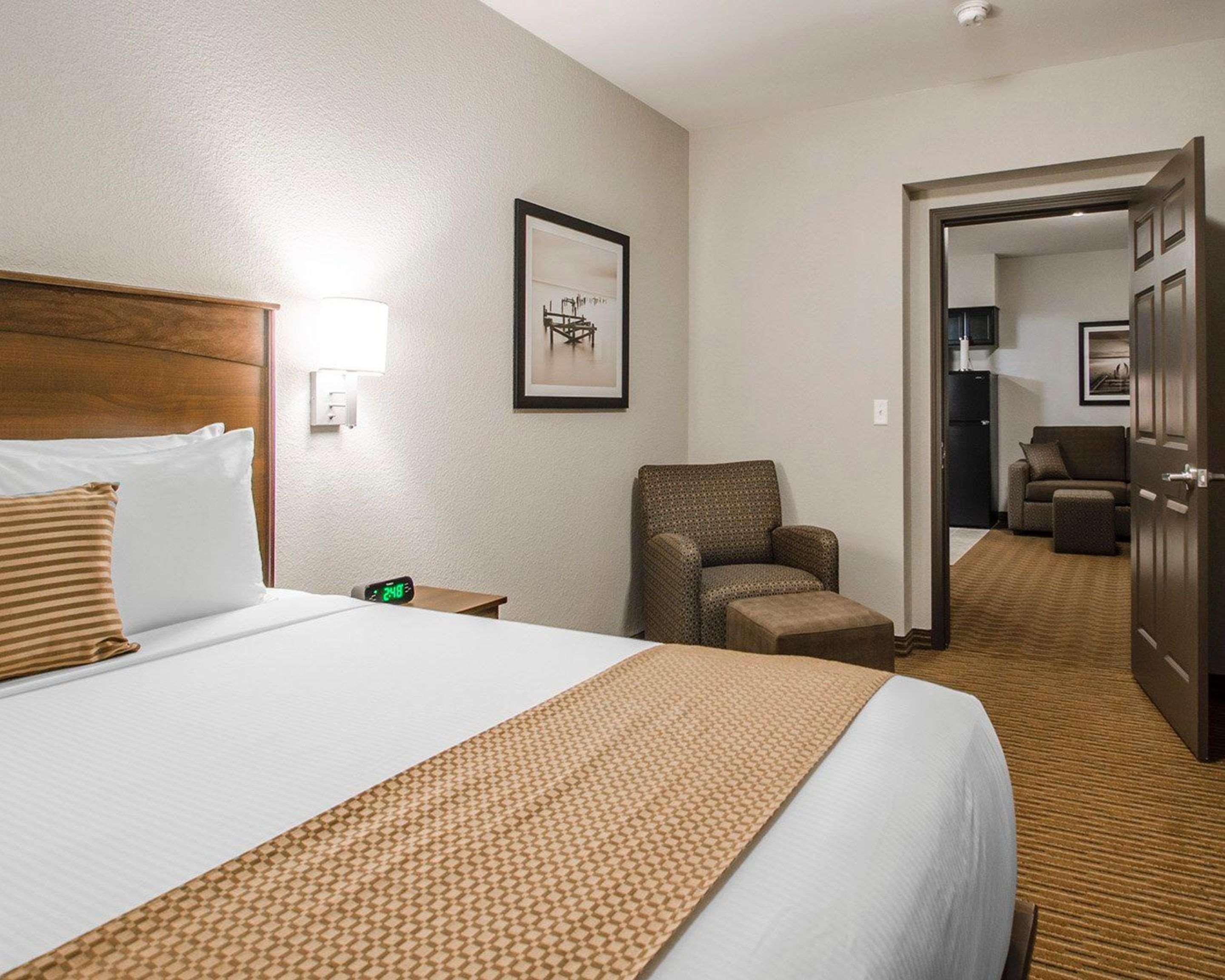 Quality Inn & Suites Estevan Esterno foto