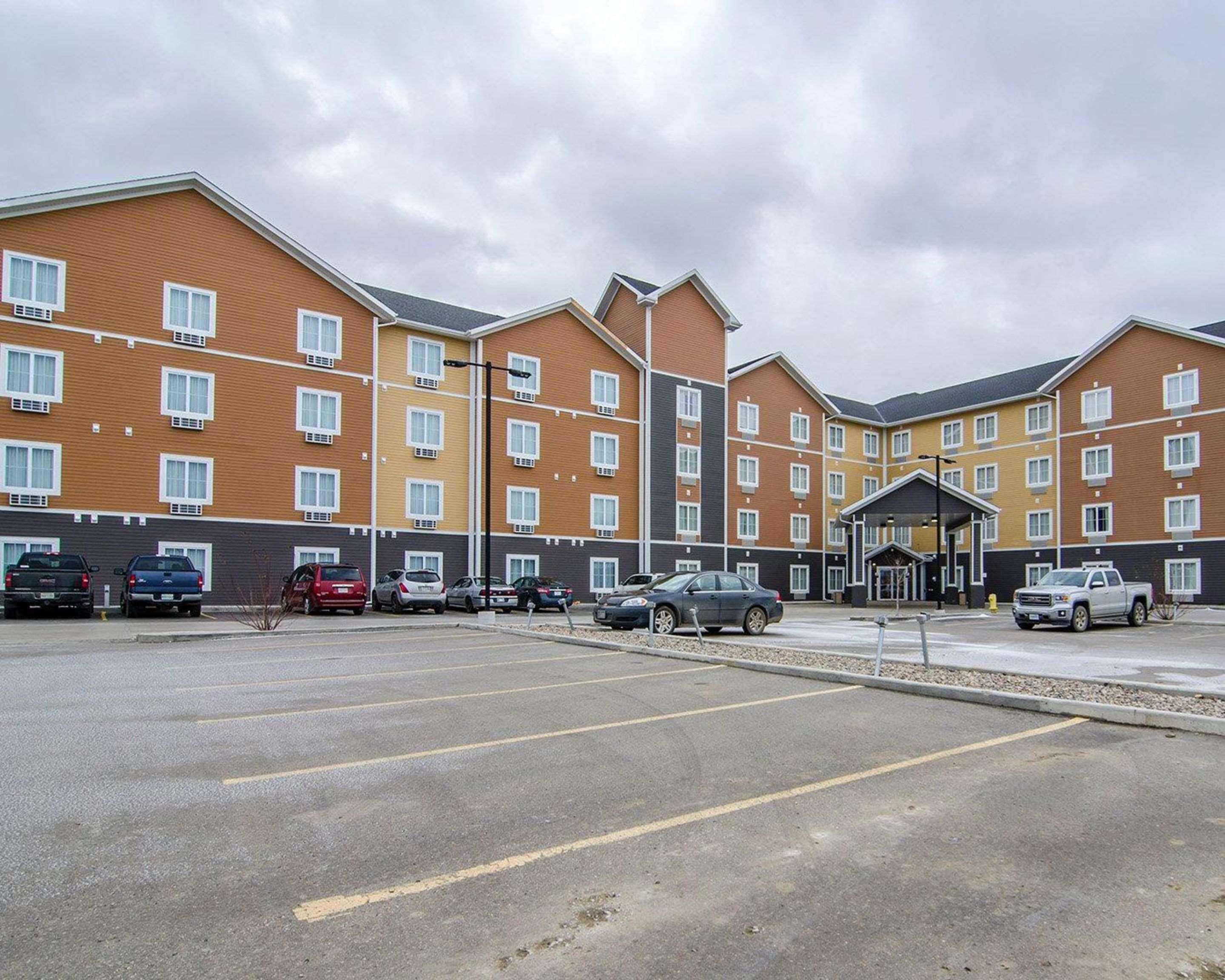 Quality Inn & Suites Estevan Esterno foto