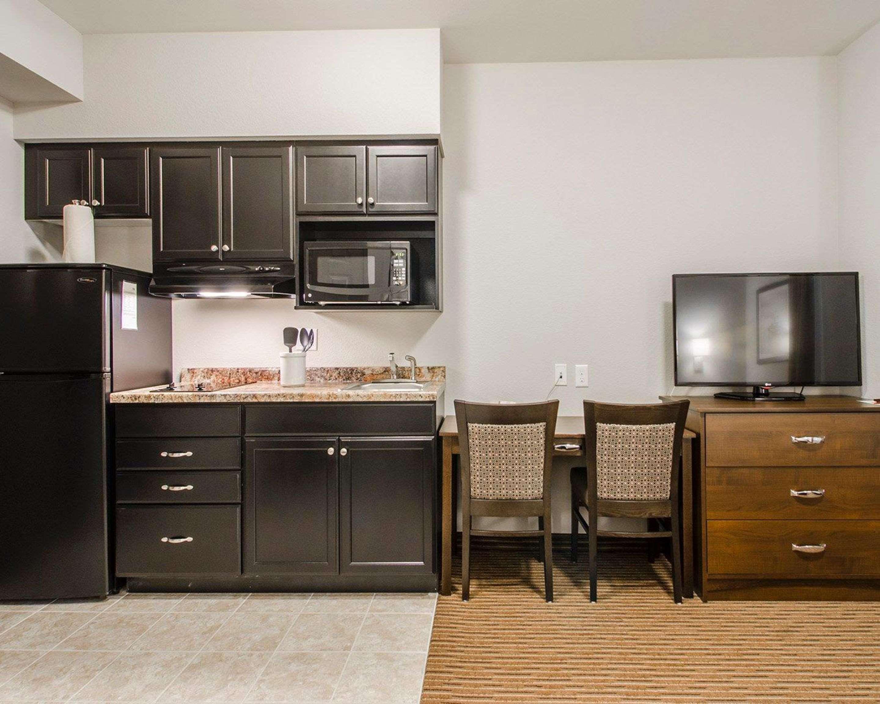 Quality Inn & Suites Estevan Esterno foto