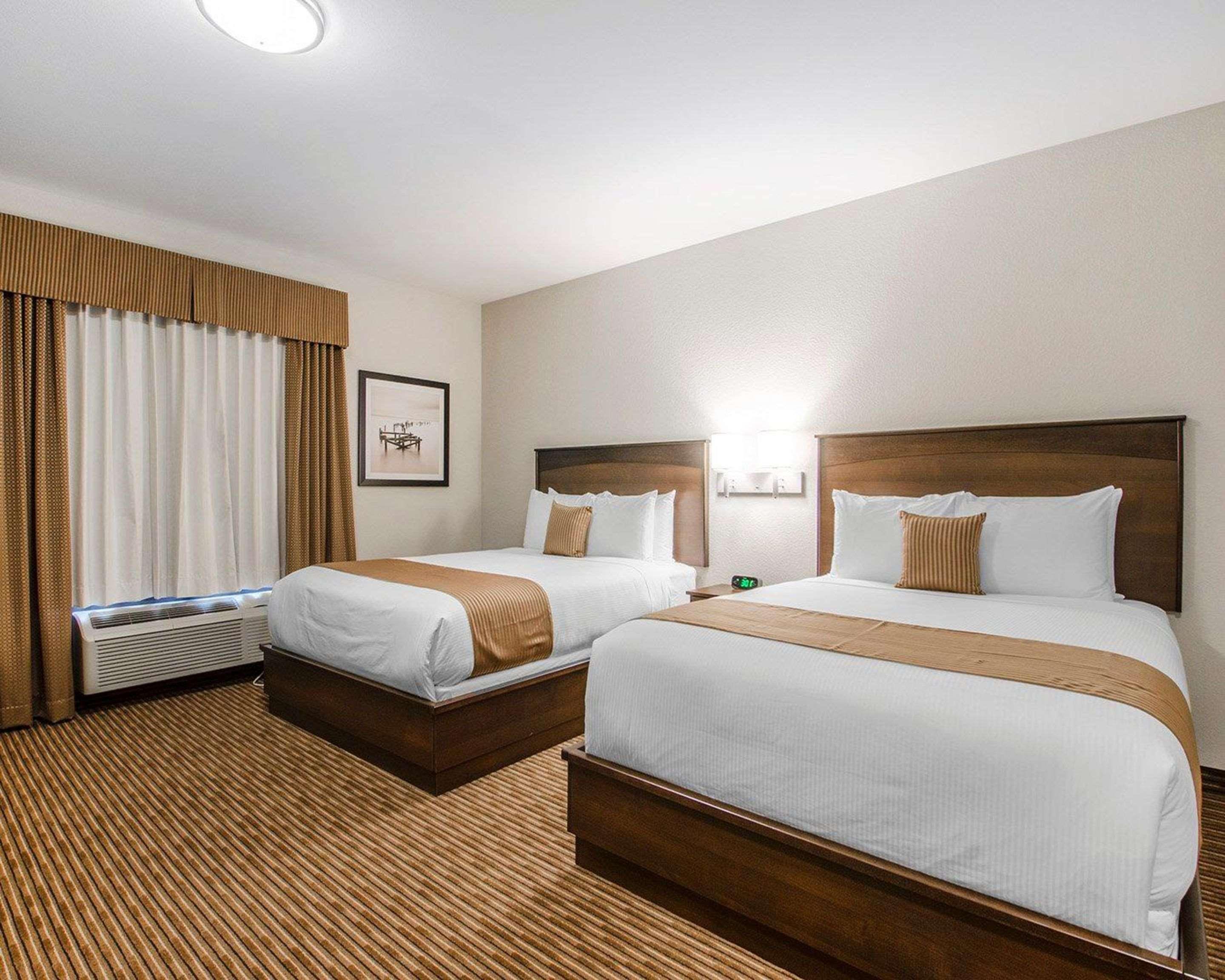 Quality Inn & Suites Estevan Esterno foto