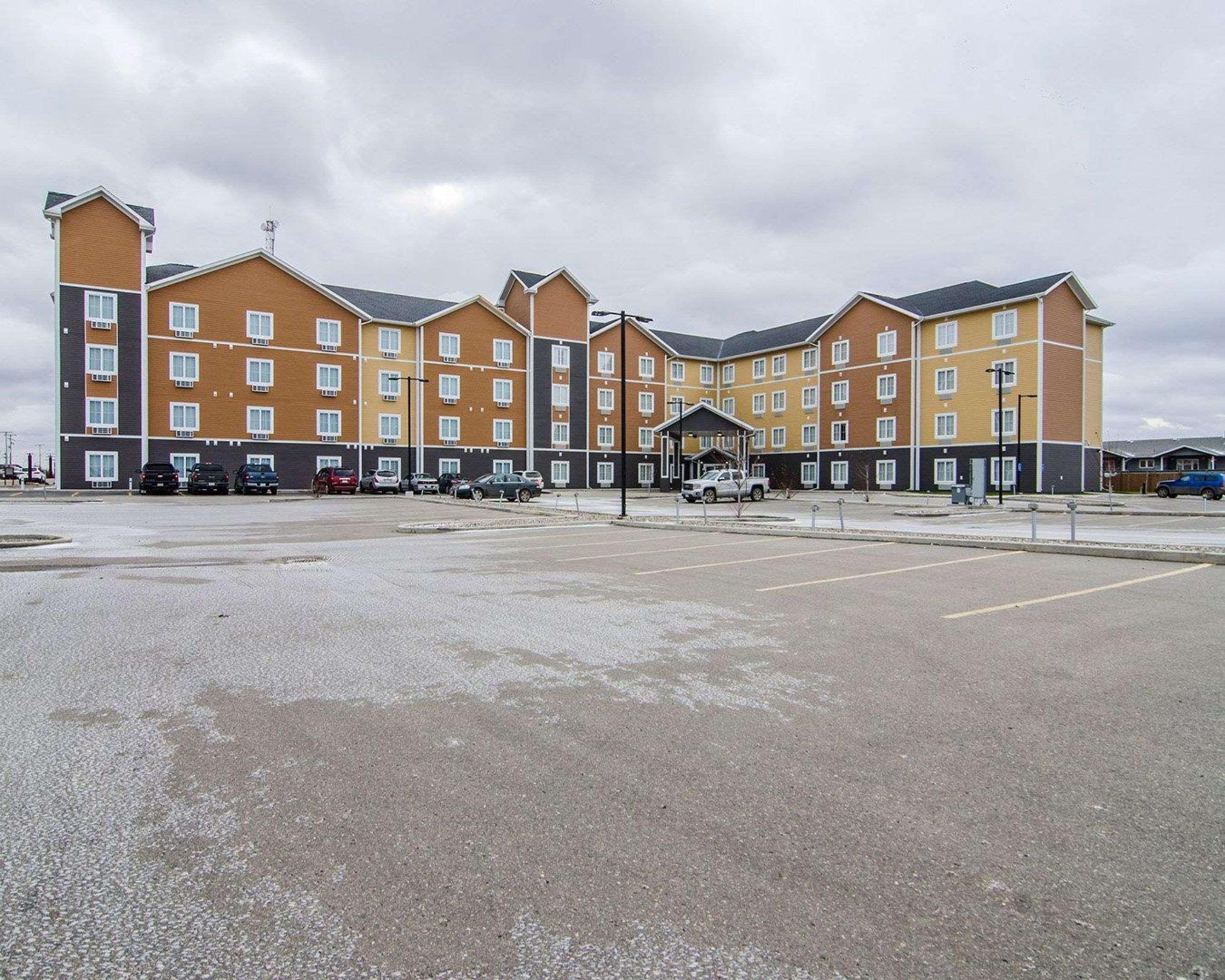 Quality Inn & Suites Estevan Esterno foto