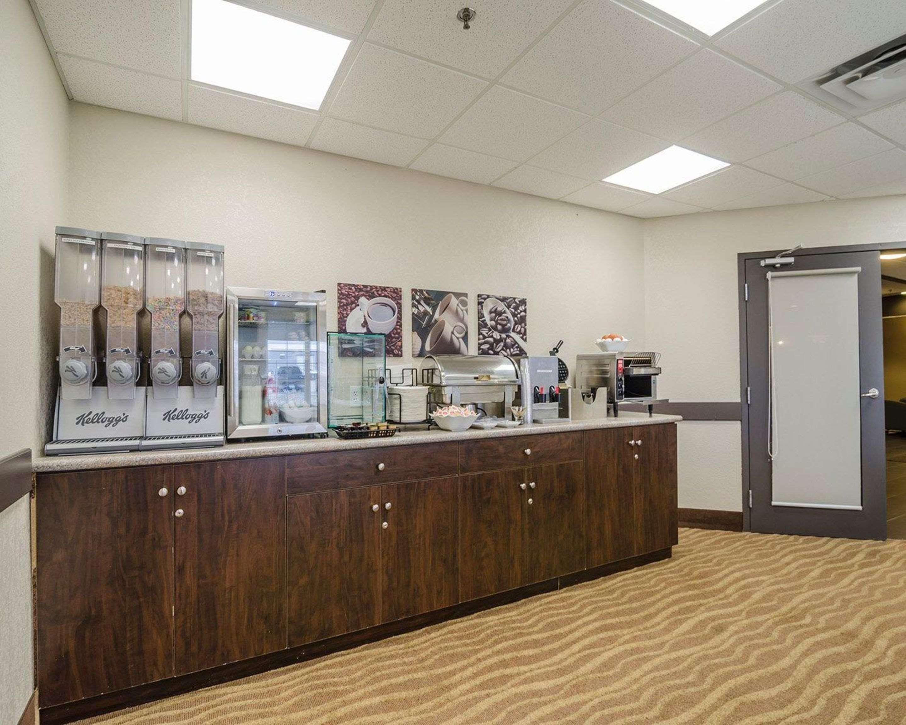 Quality Inn & Suites Estevan Esterno foto