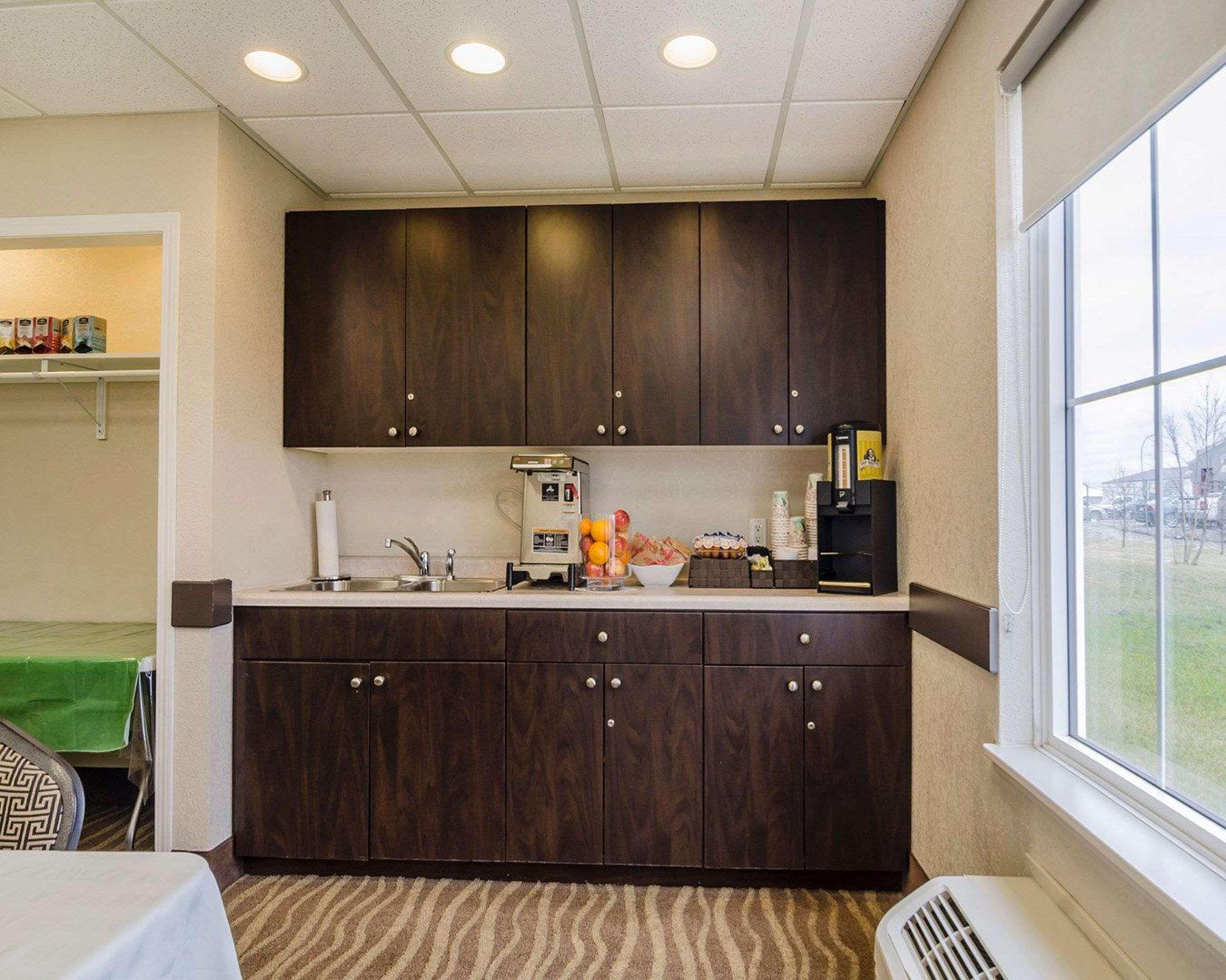 Quality Inn & Suites Estevan Esterno foto
