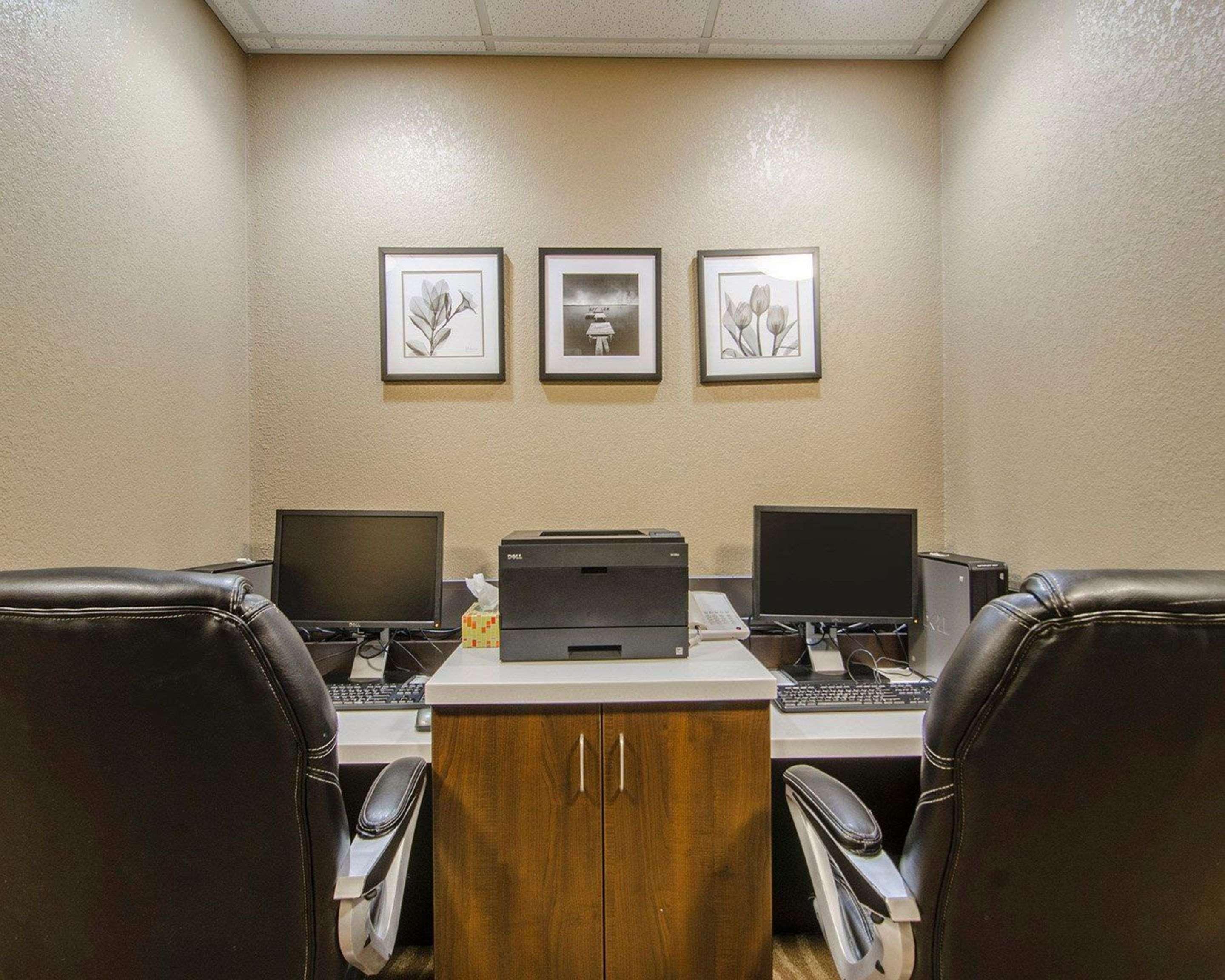 Quality Inn & Suites Estevan Esterno foto
