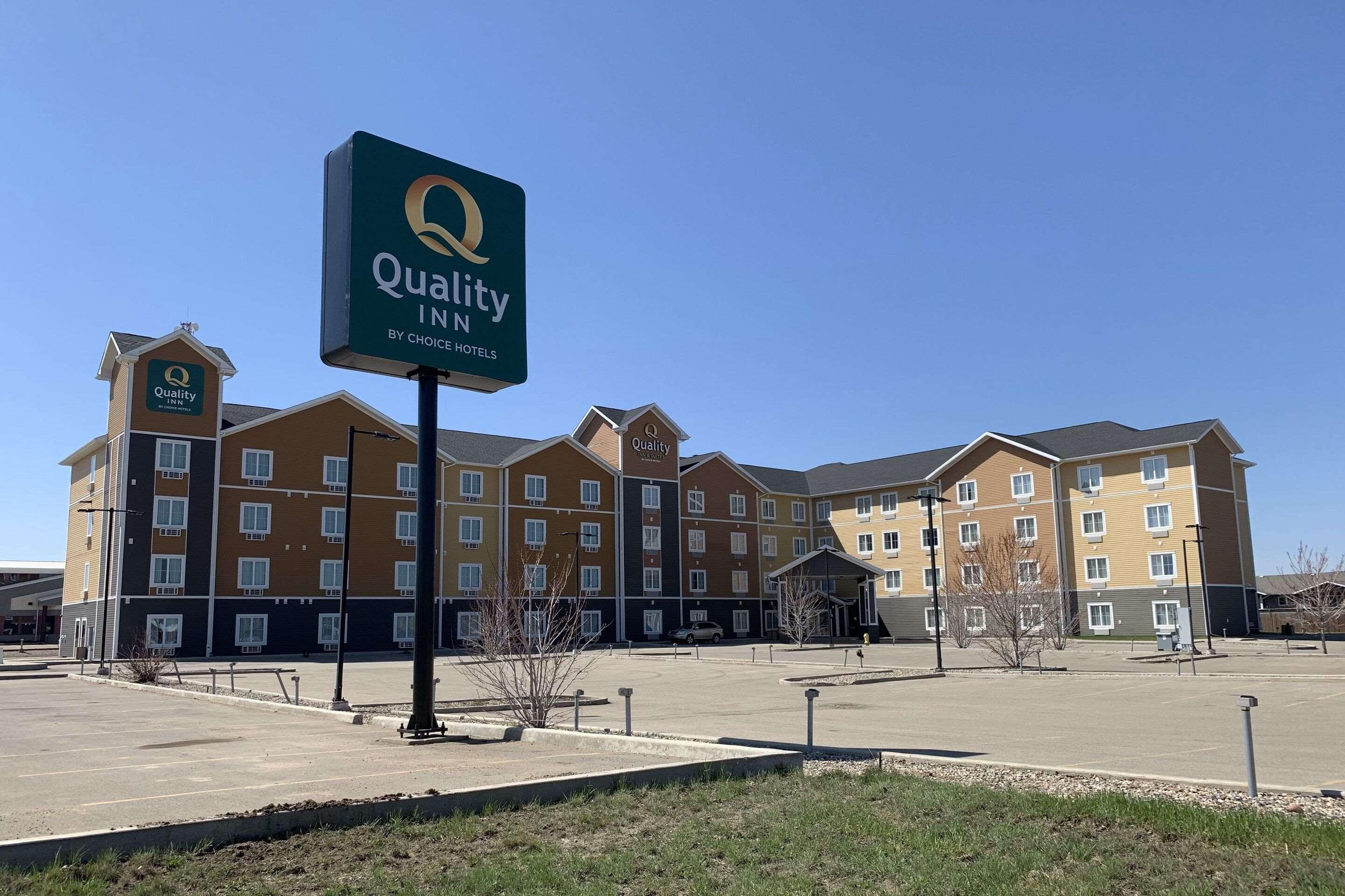 Quality Inn & Suites Estevan Esterno foto