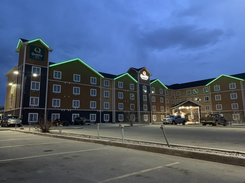 Quality Inn & Suites Estevan Esterno foto
