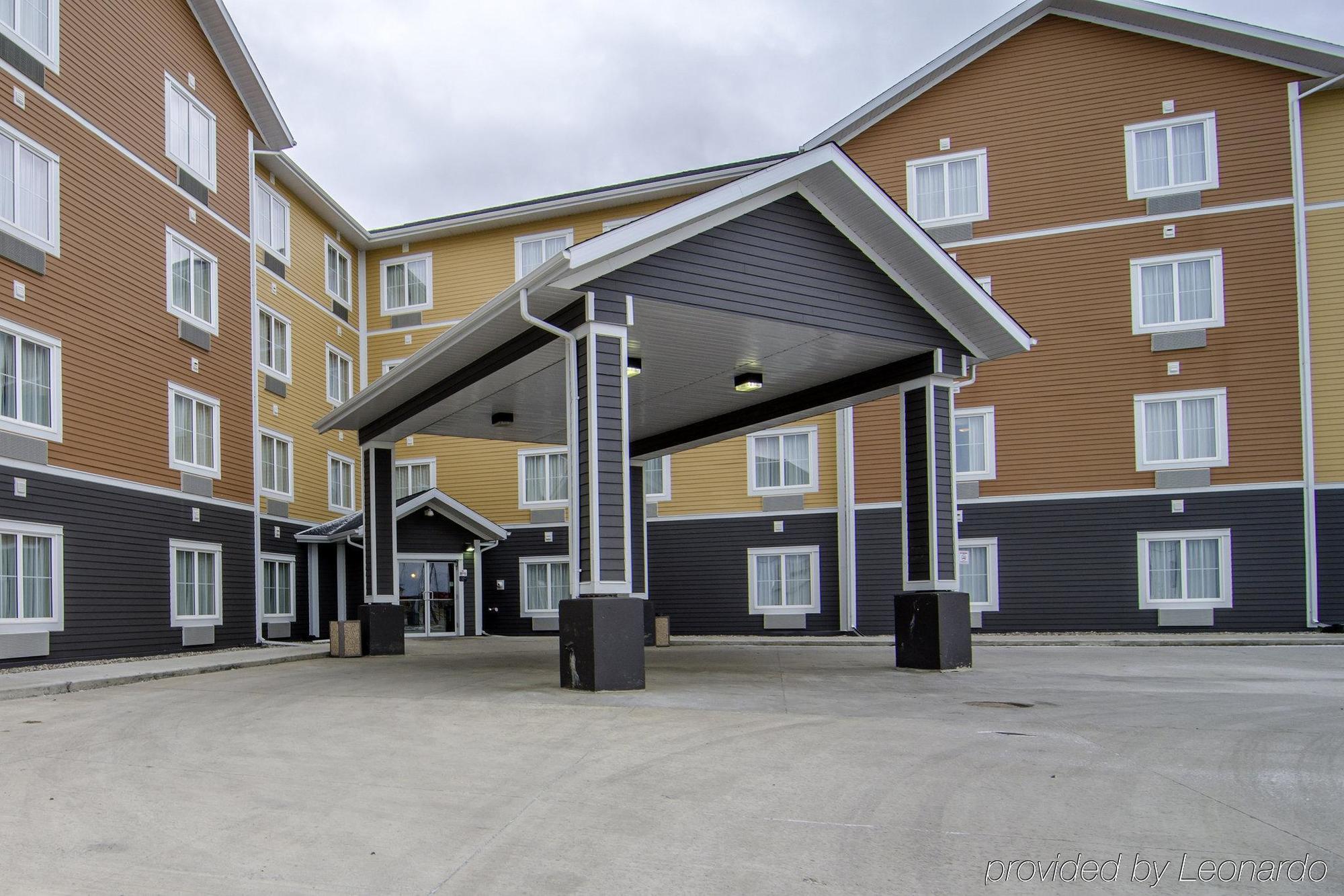 Quality Inn & Suites Estevan Esterno foto