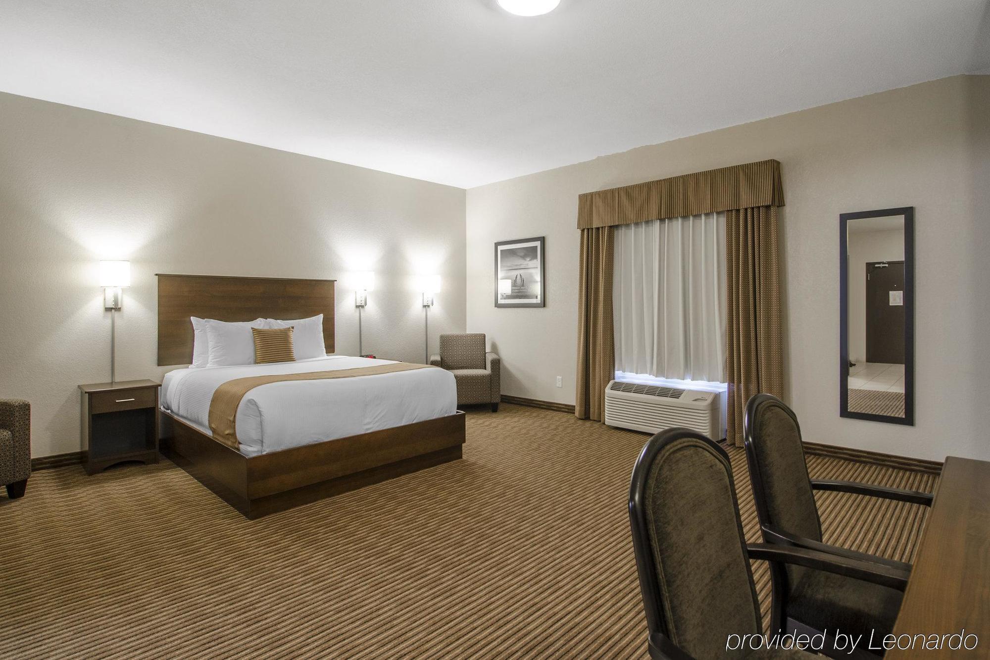 Quality Inn & Suites Estevan Esterno foto