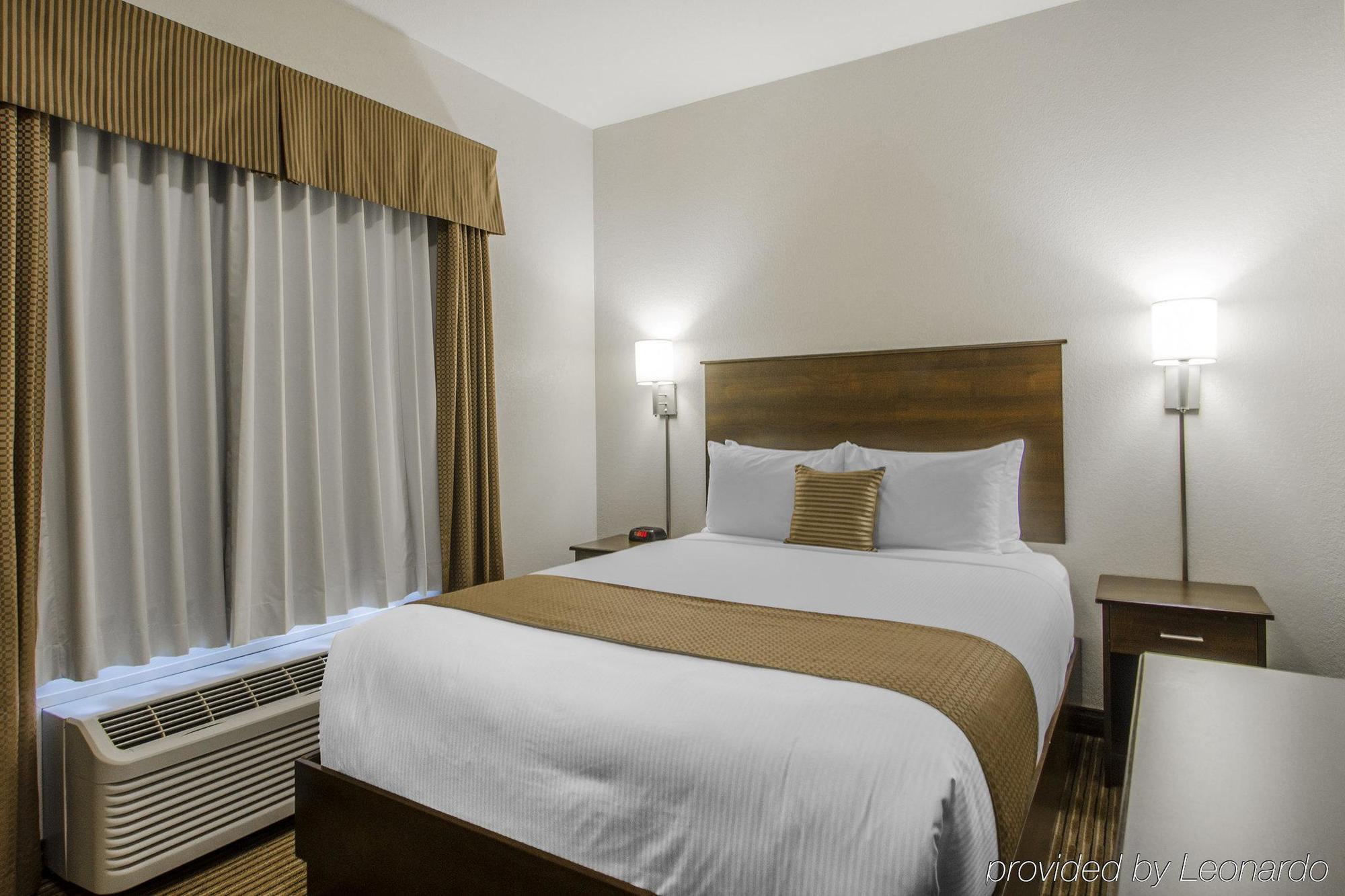 Quality Inn & Suites Estevan Esterno foto